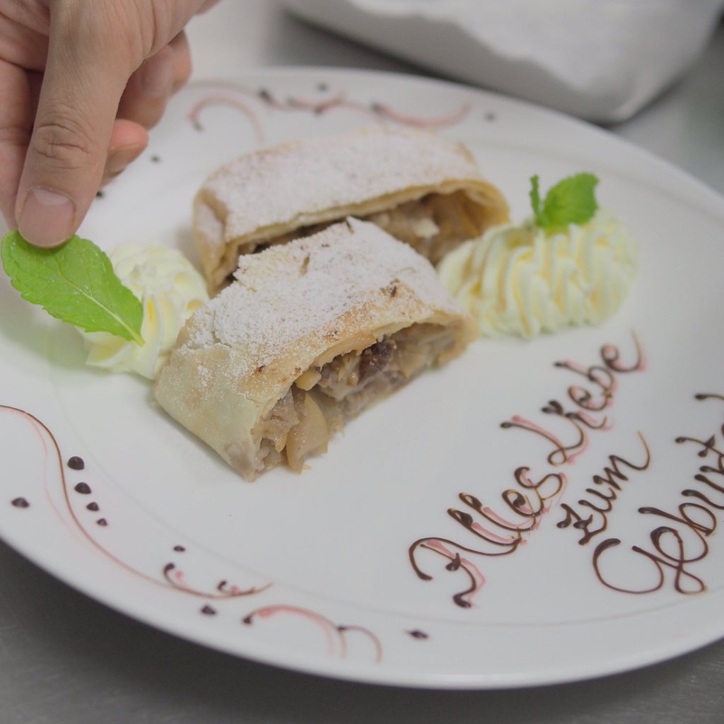 Original Schwäbisch ドイツ料理　ドイツ語 ドイツ料理店「SCHMATZ Bakery ＆ Beer」って何が食べられるの