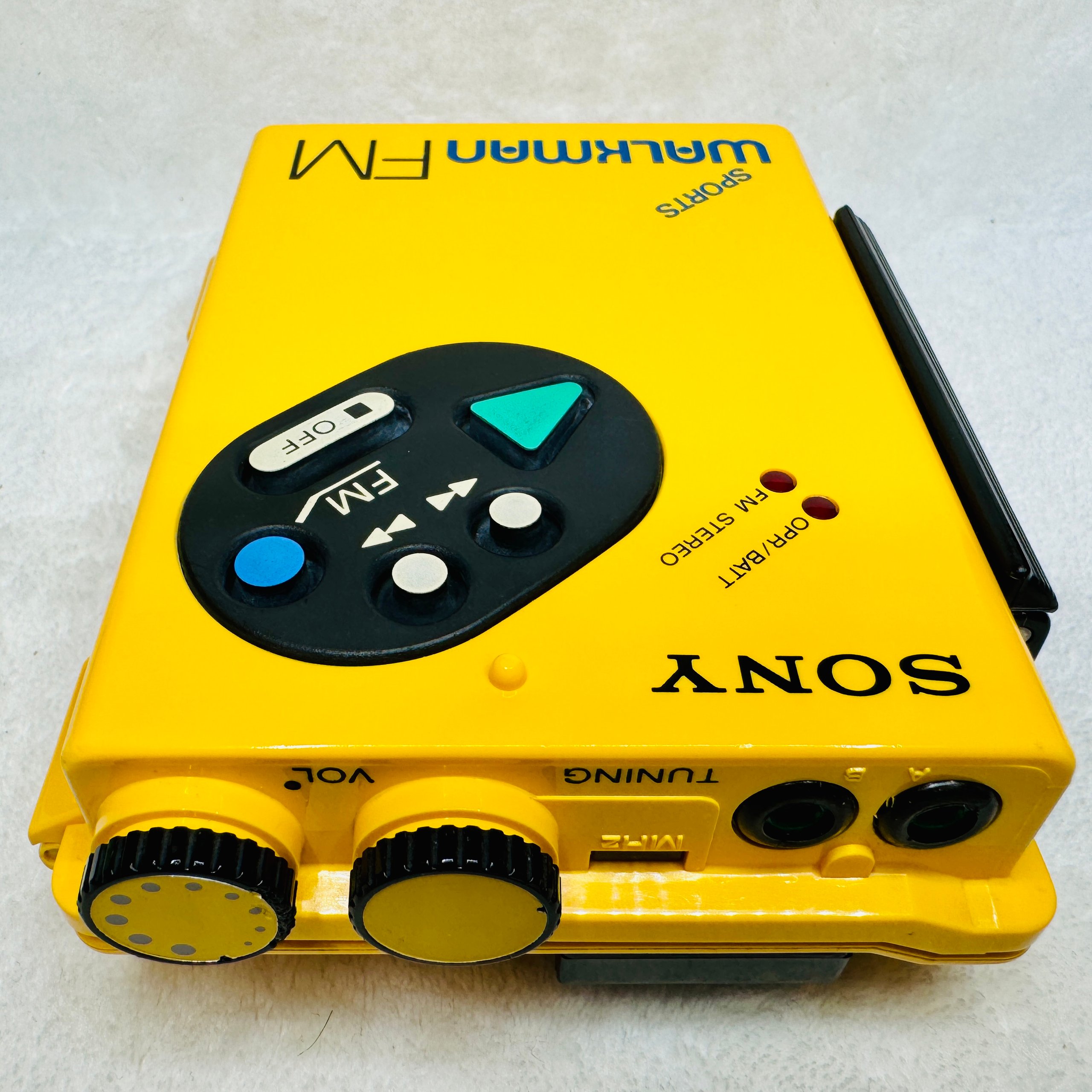 しん　SONY SPORTS WALKMAN WM-F5 イエロー SONY SPORTS WM-F5 Sports Walkman Cassette Player Used Japan