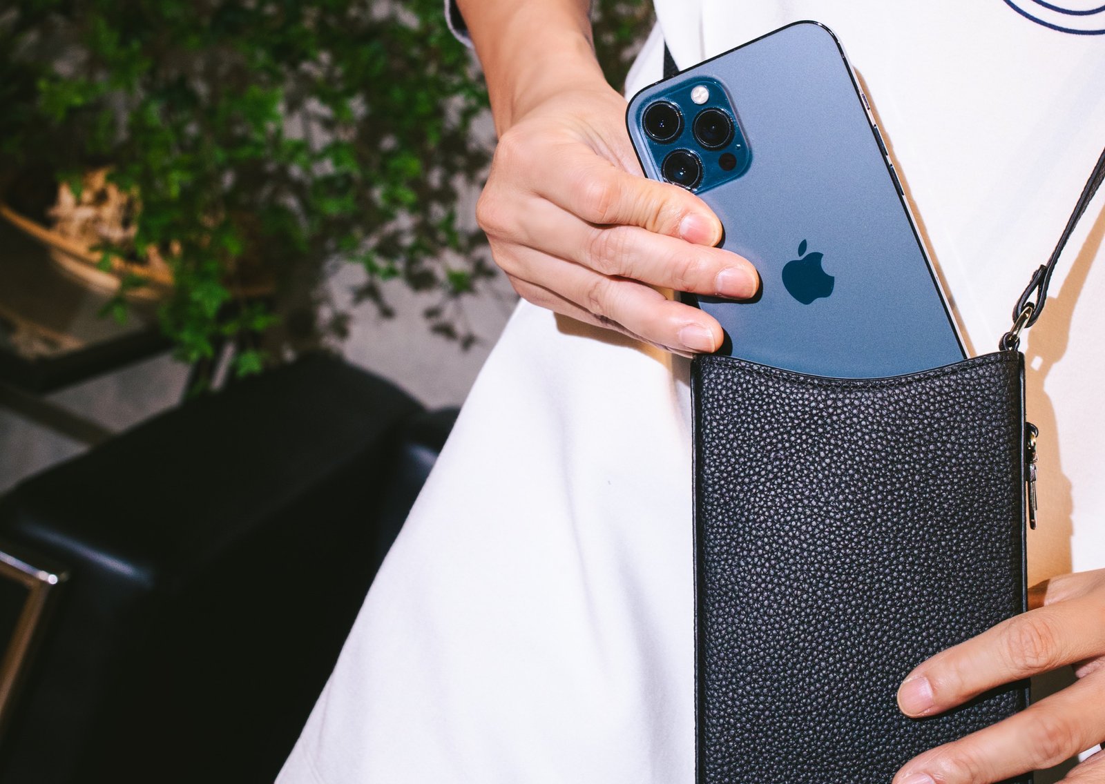 NSNF ロゴスマートフォンレザーバッグ 明希 シド Logo Smartphone leather Bag - #04 COLLECTION - ARCHIVE