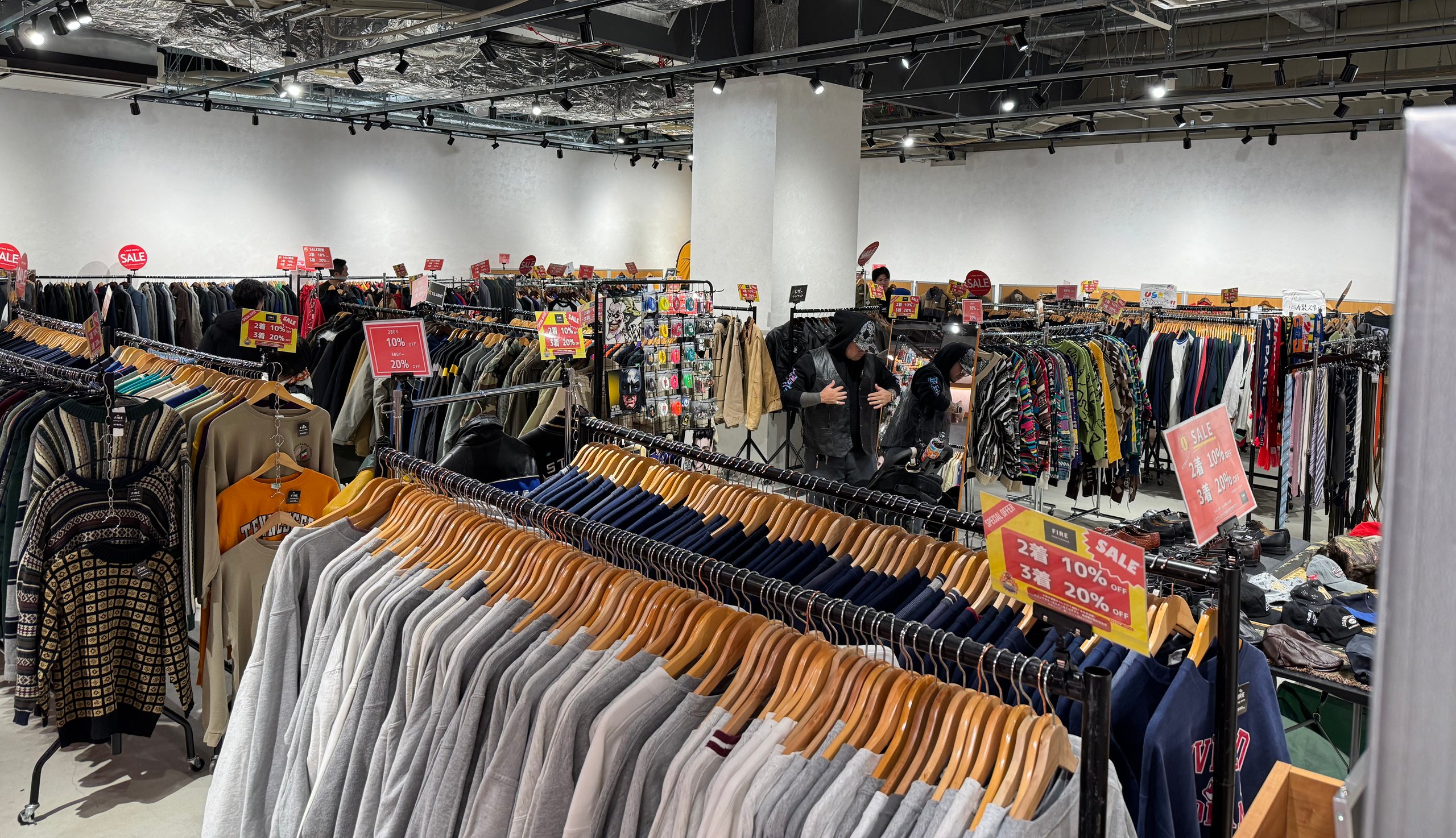 古着屋さん専用 移動型古着屋 - 事業内容 | 株式会社On fire